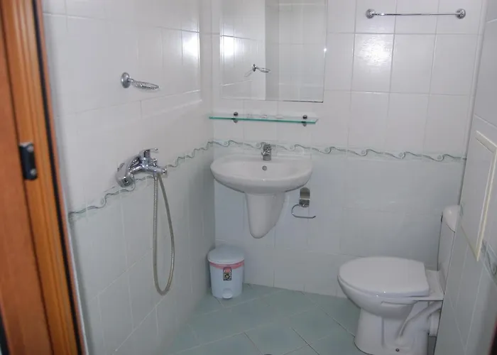 Хотел варненци 2*